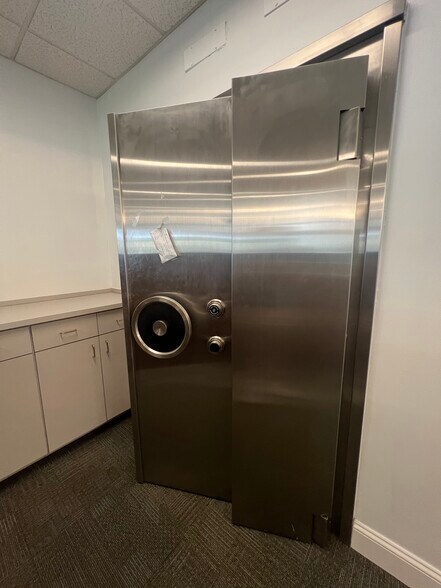 More Photos Of 991 S Mcpherson Church Rd, Fayetteville Bank For Lease