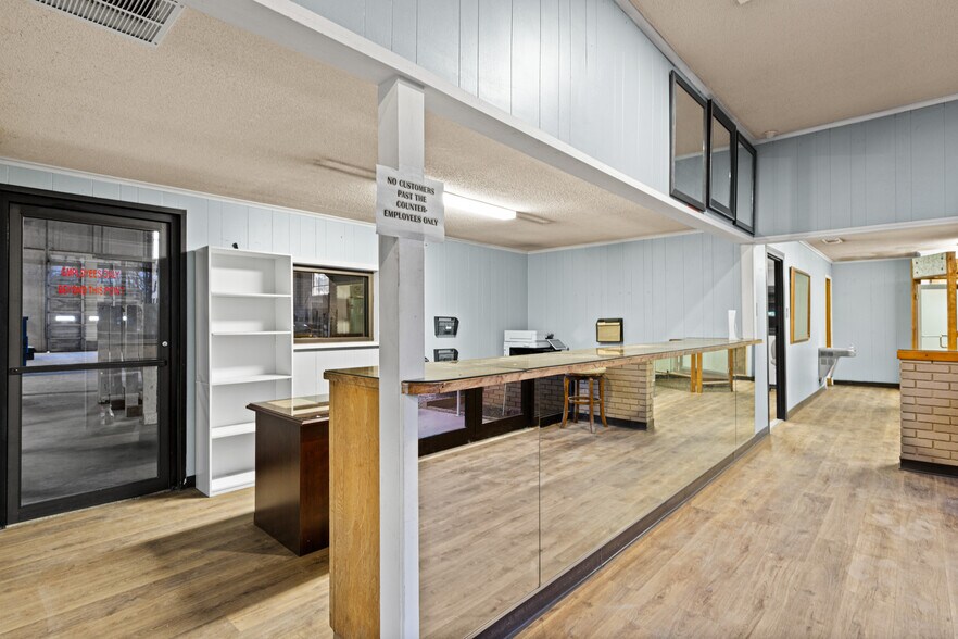 More Photos Of 2100 E Front St, Tyler Flex For Lease