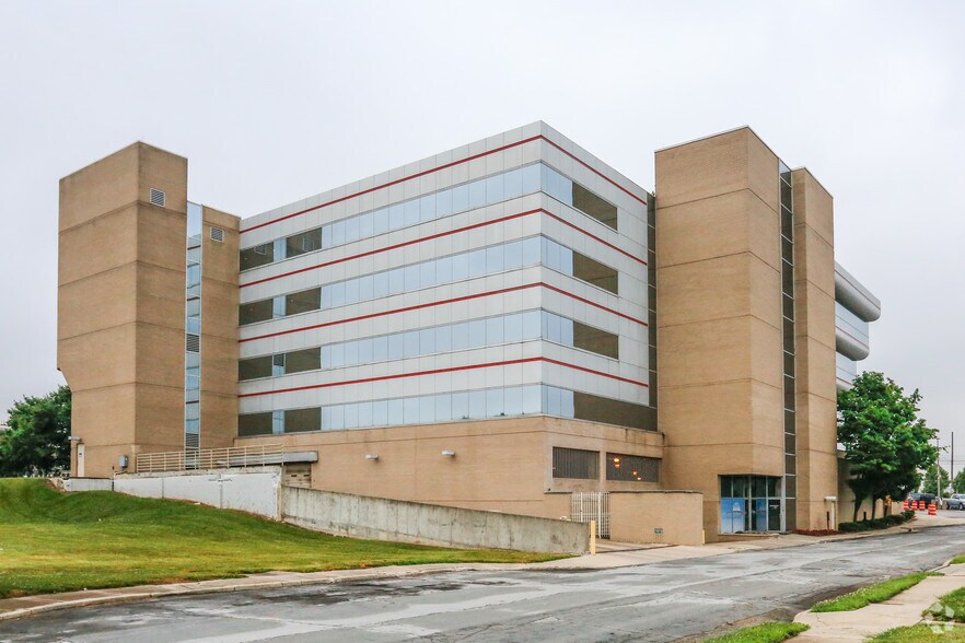 More Photos Of 2 Riverplace, Dayton Office For Sale