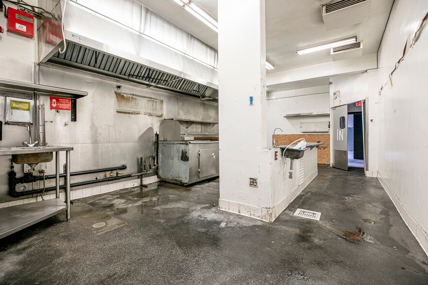 More Photos Of 6340 Yucca St, Los Angeles Restaurant For Lease