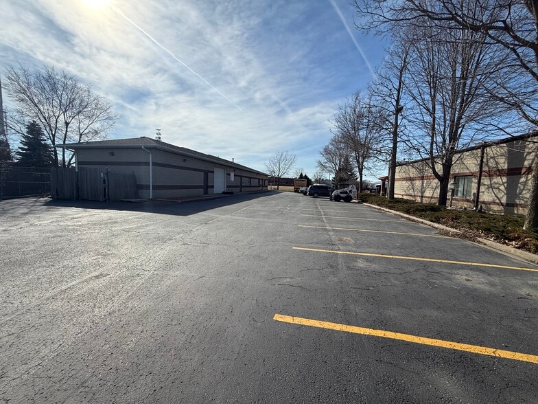 More Photos Of 1262 S Bridge St, Yorkville Service For Sale