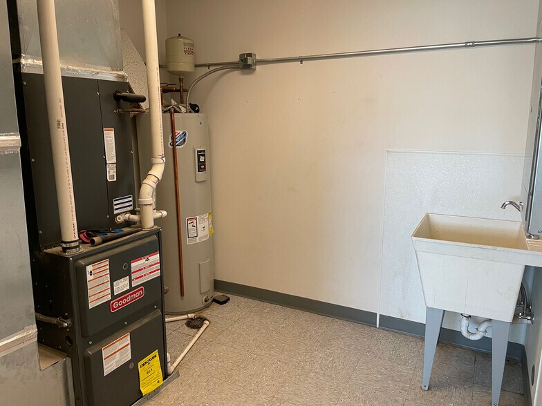 More Photos Of 14472 Commerce Park Blvd, Williston Warehouse For Sale