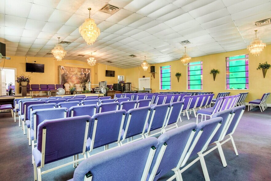 More Photos Of 900 W Cervantes St, Pensacola Religious Facility For Sale