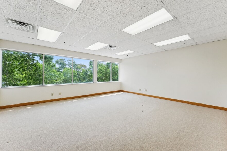 More Photos Of 4388 Shoreline Dr, Spring Park Storefront Retail Office For Sale