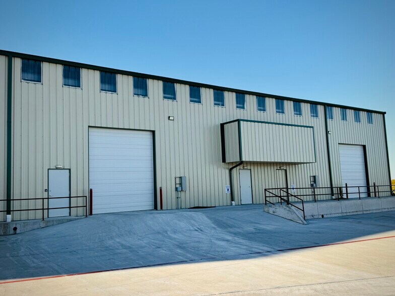 More Photos Of 19901 E Highway 51, Broken Arrow Warehouse For Lease