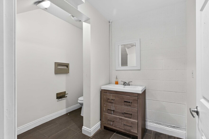 More Photos Of 1767 Standard Ave, Glendale Office For Lease