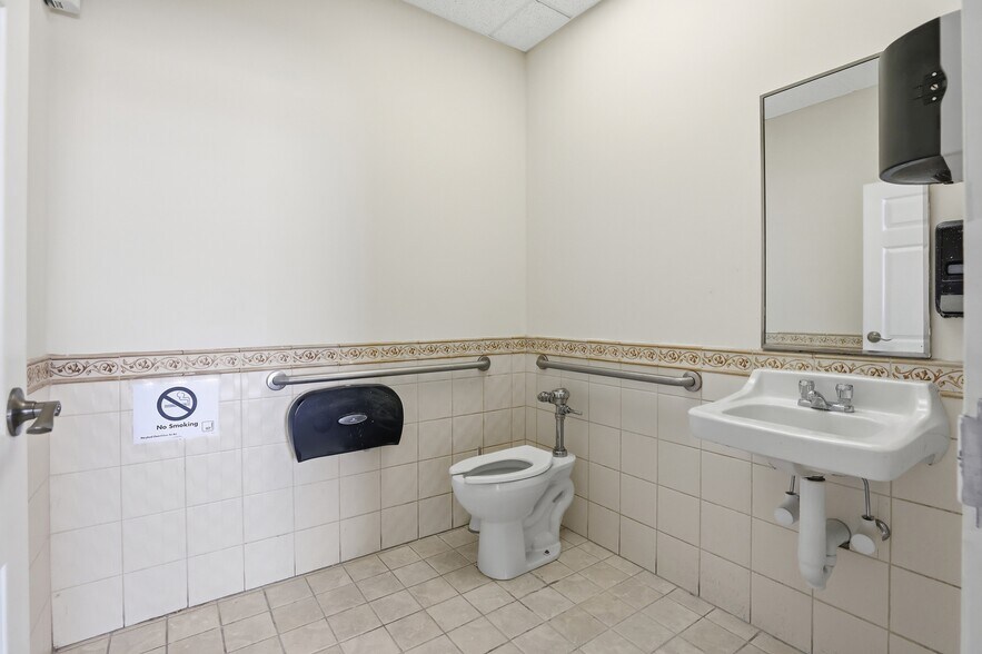 More Photos Of 2925 Lord Baltimore Dr, Windsor Mill Medical For Lease