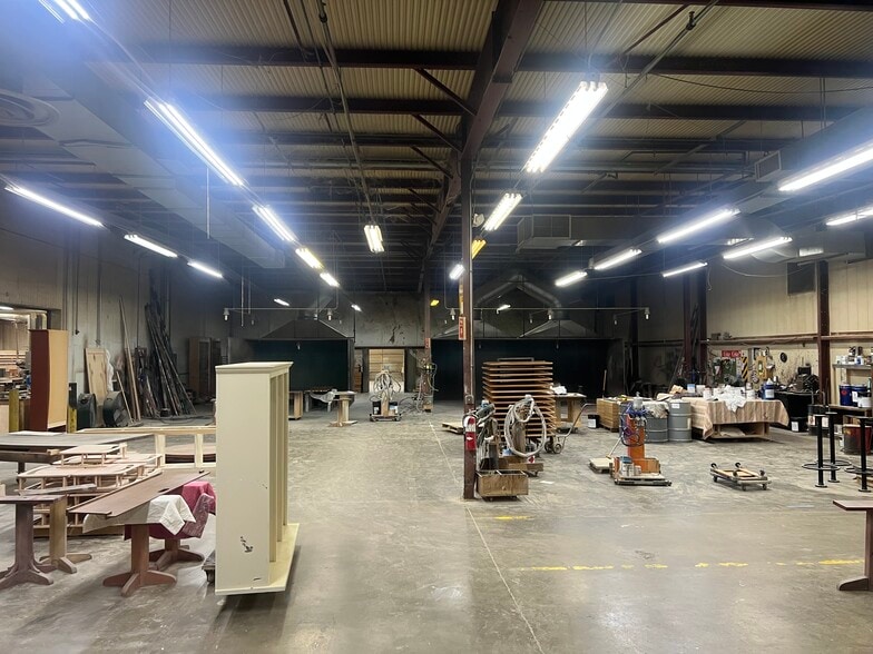 More Photos Of 314 Babb Dr, Lebanon Distribution For Sale