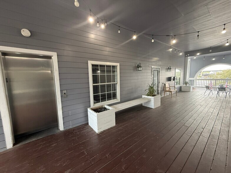 More Photos Of 605 Bradford Ave, Kemah General Retail For Lease