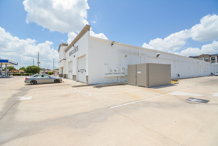 More Photos Of 12970 Westheimer Rd, Houston Storefront For Lease