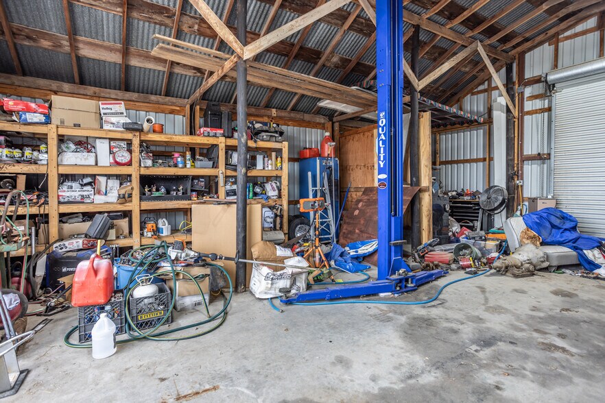 More Photos Of 59 Shawnee Trl, Whitesboro Showroom For Sale
