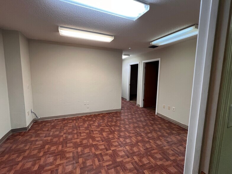 More Photos Of 5072 Edgewater Dr, Orlando Service For Lease