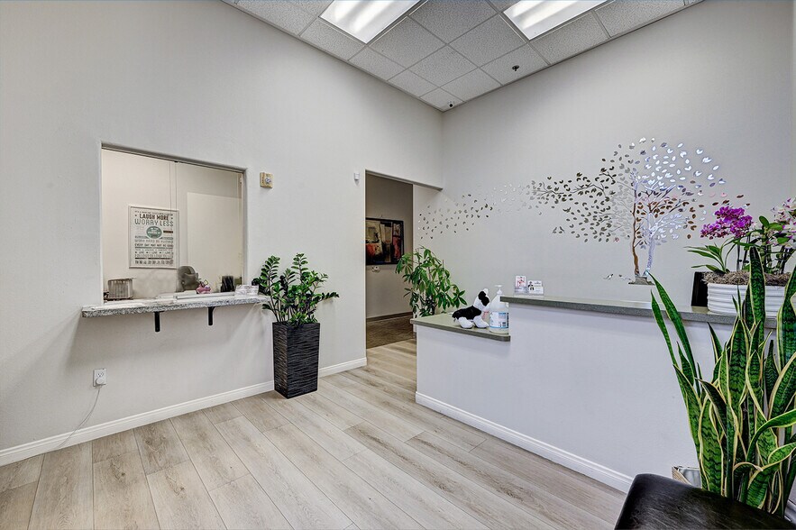 More Photos Of 6123 S Rainbow Blvd, Las Vegas Office For Sale