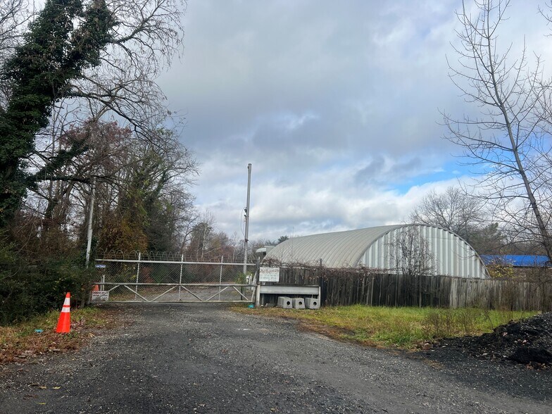 More Photos Of 2917 Ritchie Rd, District Heights Warehouse For Lease