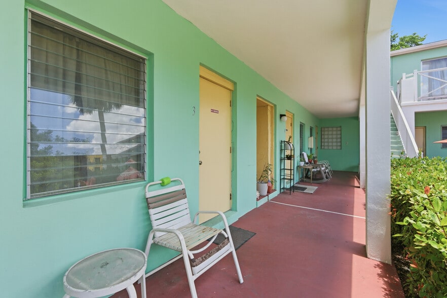 More Photos Of 320 N Federal Hwy, Lake Worth Hotel For Sale