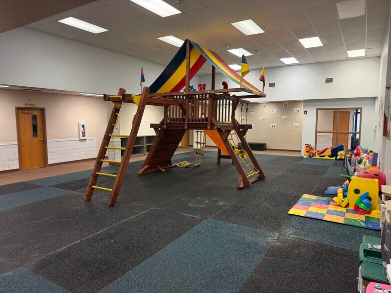 More Photos Of 5225 N 158th Ave, Omaha Daycare Center For Lease