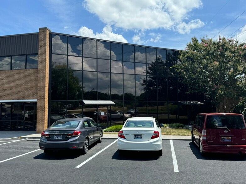 More Photos Of 9051 Executive Park Dr, Knoxville Office For Sale