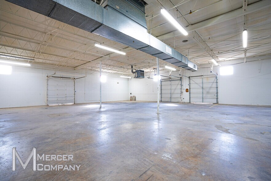 More Photos Of 8400 Directors Row, Dallas Warehouse For Lease