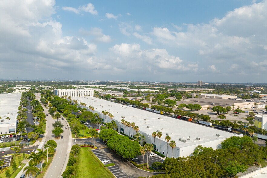 More Photos Of 10400 NW 21st St, Miami Warehouse For Lease