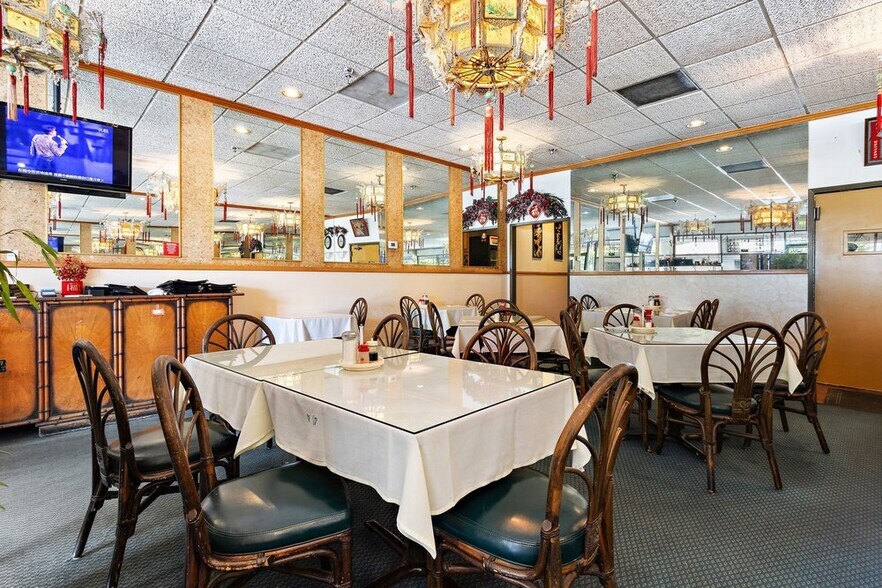 More Photos Of 640-650 W Covell Blvd, Davis Restaurant For Lease