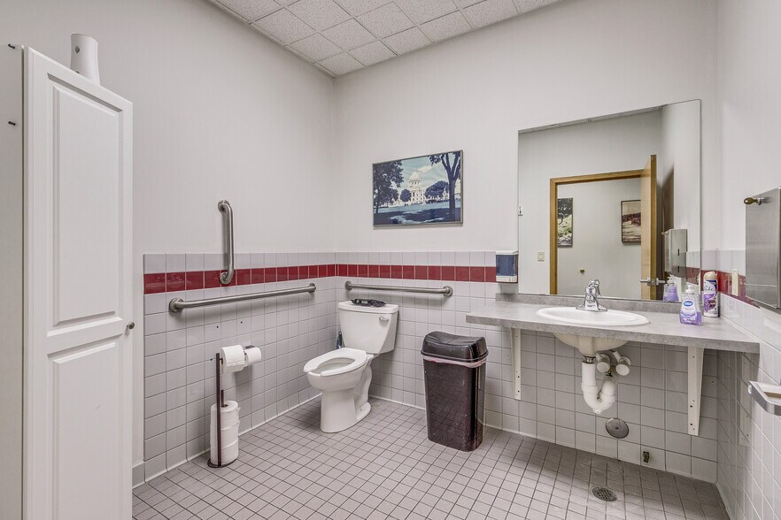 More Photos Of 10220 73rd Ave S, Maple Grove Flex For Lease