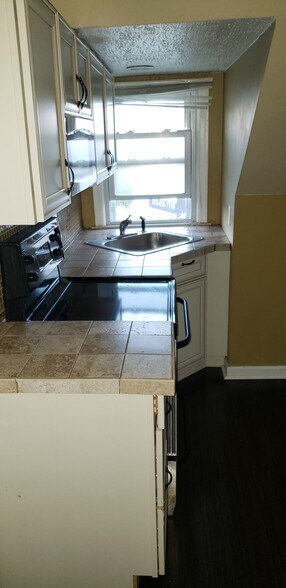 More Photos Of 1303 Veterans Hwy, Bristol Office For Sale