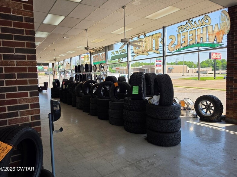 More Photos Of 1034 Mineral Wells Ave, Paris General Retail For Sale