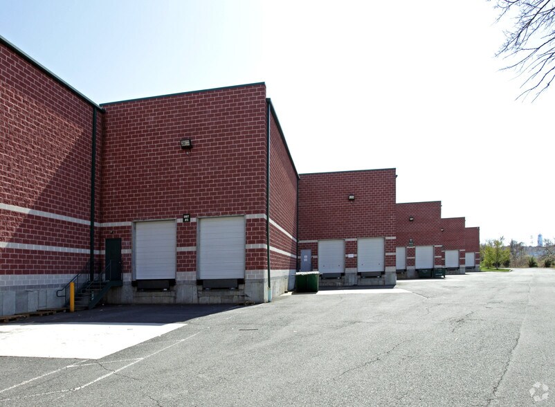 More Photos Of 801 Penhorn Ave, Secaucus Warehouse For Lease