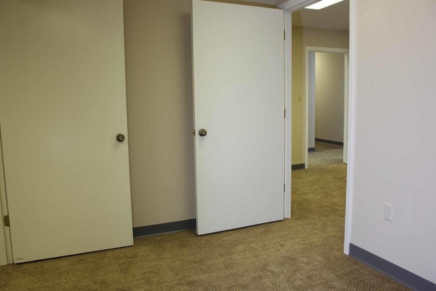 More Photos Of 201-207 N Boone St, Johnson City Office Residential For Lease