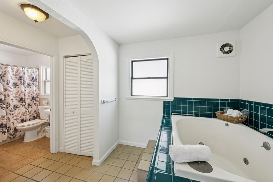 More Photos Of 1623 Lake St, Calistoga Hotel For Sale