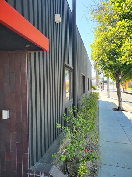 More Photos Of 3000 N Hollywood Way, Burbank Office For Lease