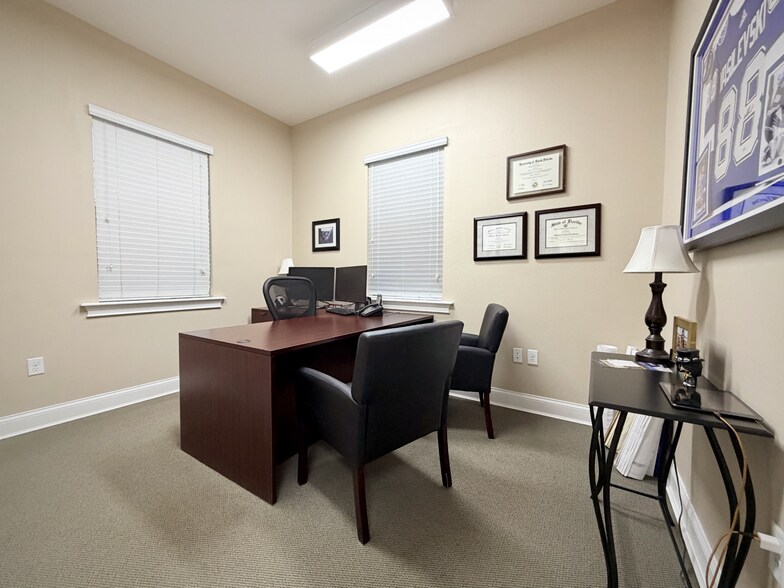More Photos Of 5908 Hillside Heights Dr, Lakeland Medical For Sale