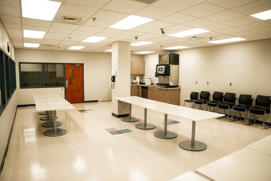 More Photos Of 3429 Regal Dr, Alcoa Office For Sale