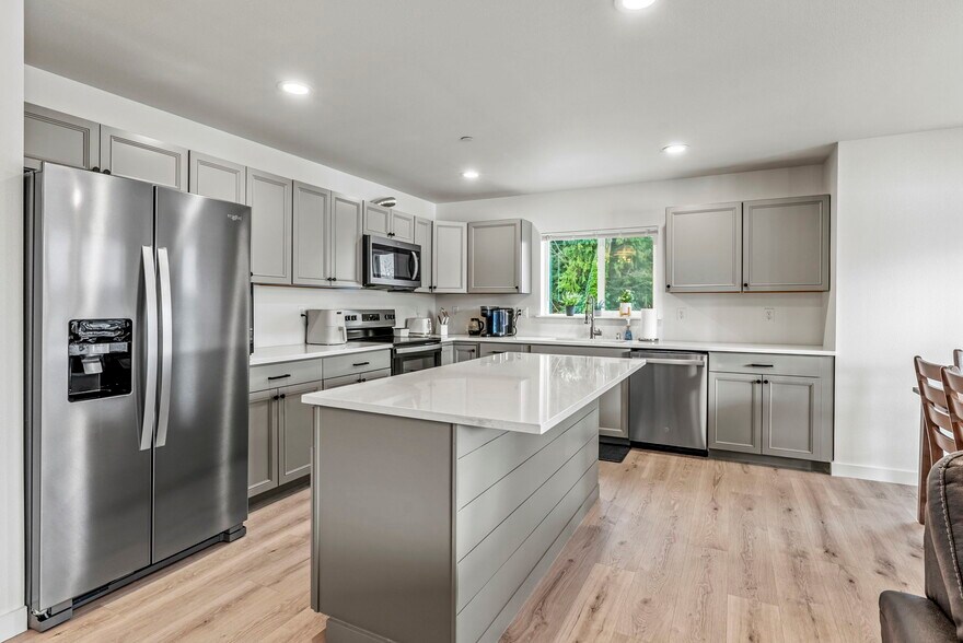 More Photos Of 572 Columbia St, Cathlamet Apartments For Sale