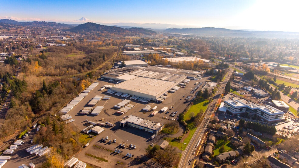 More Photos Of 6433 SE Lake Rd, Portland Distribution For Lease