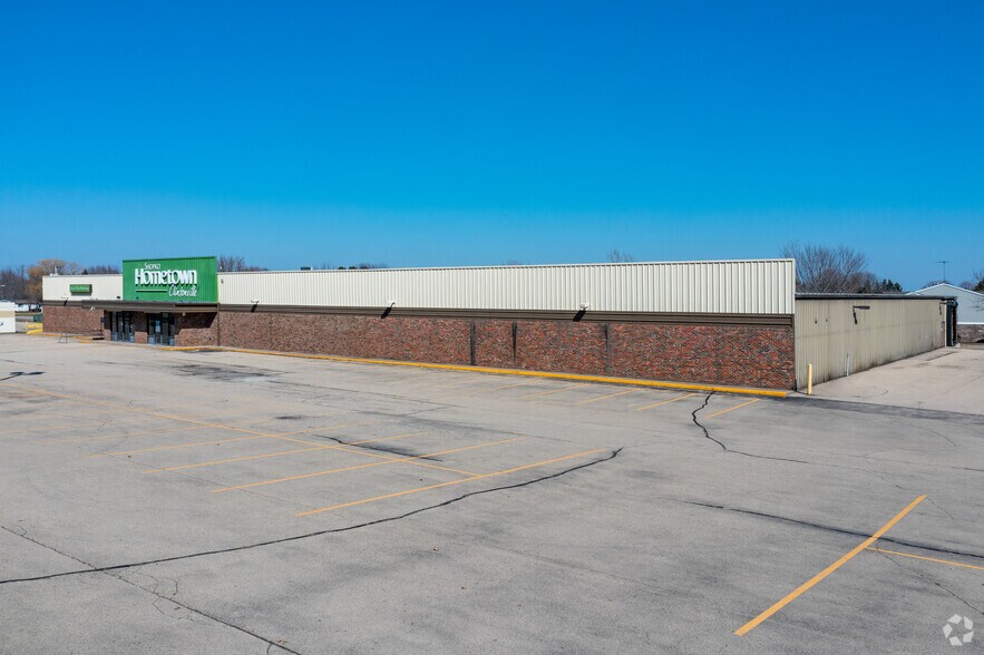 More Photos Of 291 S Main St, Clintonville Freestanding For Sale