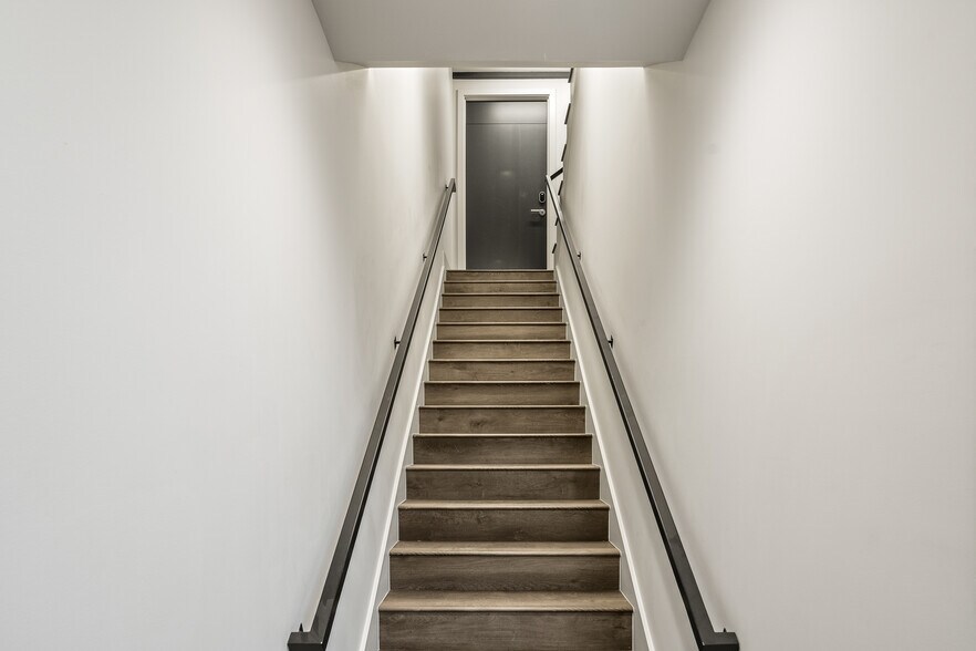 More Photos Of 4554 Forestdale Dr, Park City Light Manufacturing For Lease