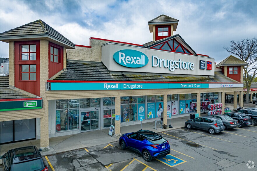 More Photos Of 666 Woolwich St, Guelph Freestanding For Lease