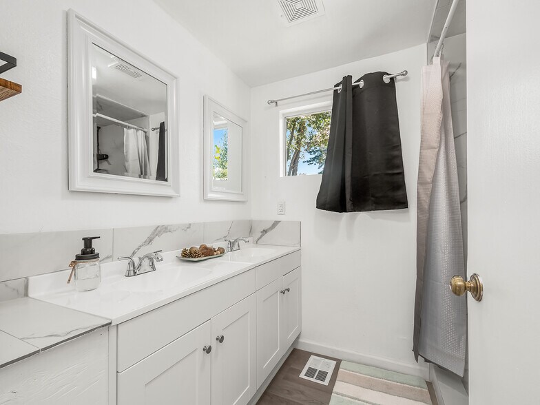 More Photos Of 32989 Weatherly Ln, North Fork Apartments For Sale