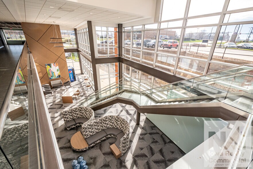 More Photos Of 2769 Heartland Dr, Coralville Office For Sale
