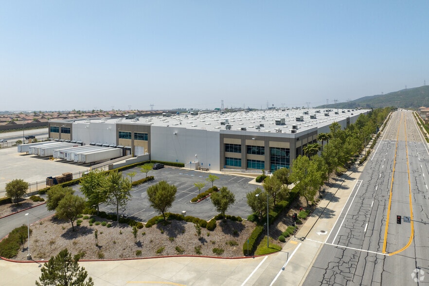 More Photos Of 17335 Glen Helen Pky, San Bernardino Distribution For Lease
