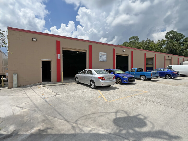 Primary Photo Of 327 Parkridge Ave, Orange Park Warehouse For Lease