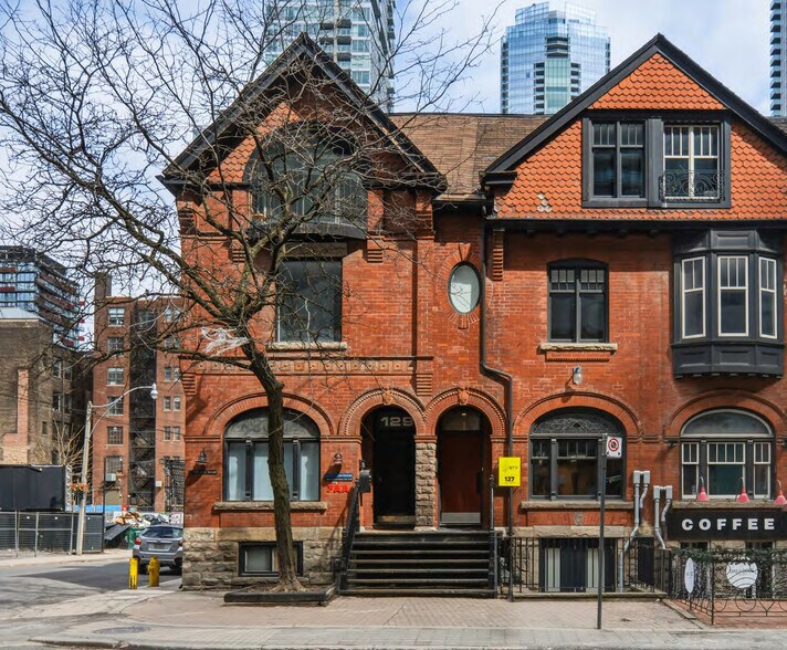 More Photos Of 127 John St, Toronto Office For Lease