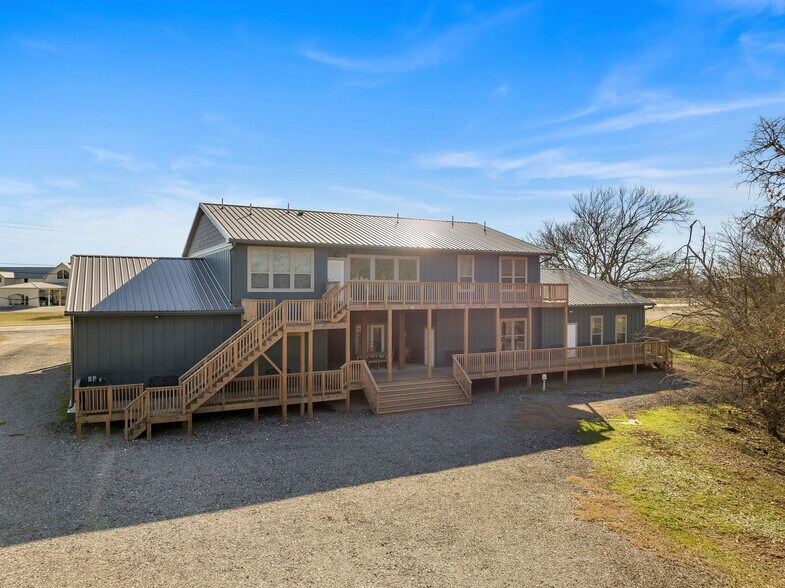 More Photos Of 220 W FM 473, Comfort Storefront Retail Office For Lease