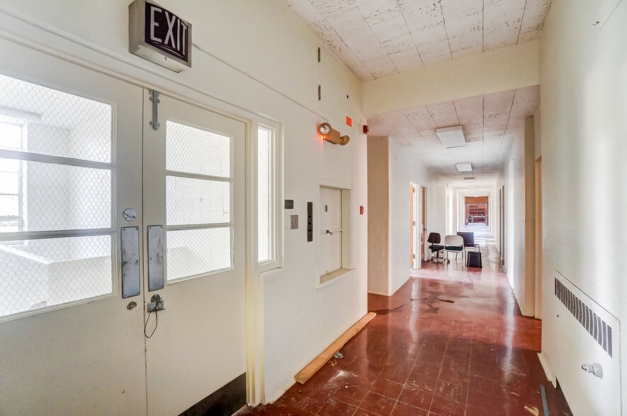 More Photos Of 800 Livermore St, Yellow Springs Research And Development For Sale