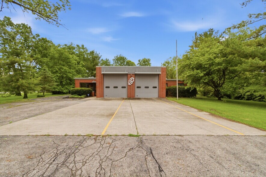 More Photos Of 7731 Traders Ln, Indianapolis Office For Sale