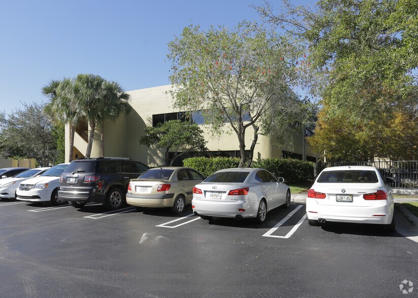 More Photos Of 8130 Royal Palm Blvd, Coral Springs Medical For Lease
