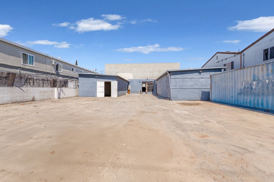 More Photos Of 11924 Vose St, North Hollywood Warehouse For Lease