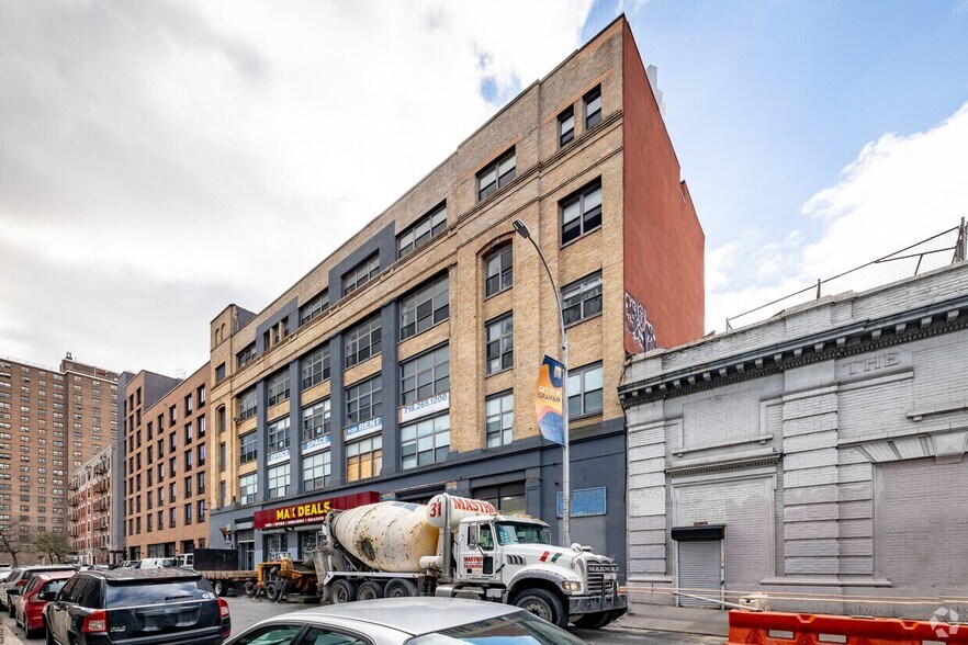 More Photos Of 747-749 Broadway, Brooklyn Office For Lease