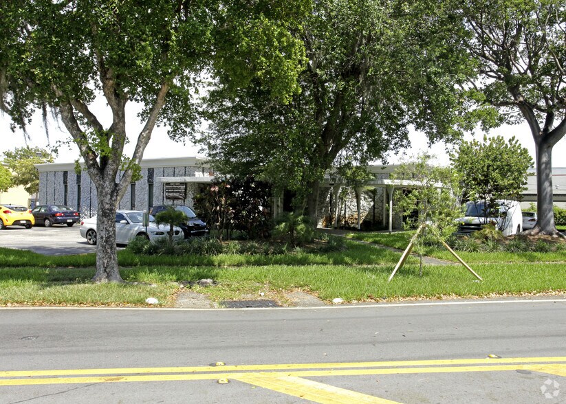 More Photos Of 13201-13207 NE 16th Ave, North Miami Office For Lease